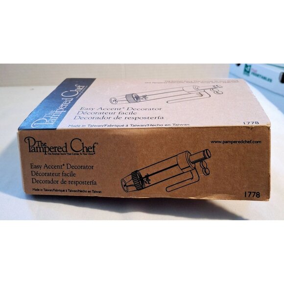 The Pampered Chef Easy Accent Decorator W/ Attachments For Cake & Pastry Decorat - Picture 2 of 6